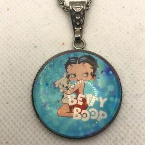 Gorgeous Betty Boop Charm necklace